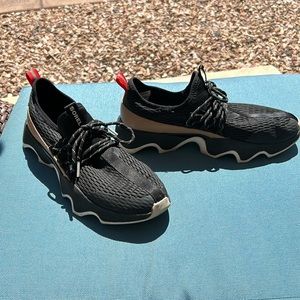 Sorel kinetic sneakers EUC sz 9 black with tan/white trim